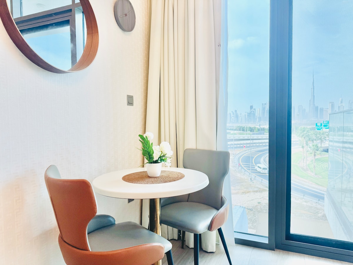 Studio w/ Burj & Skyline View | Al Jaddaf